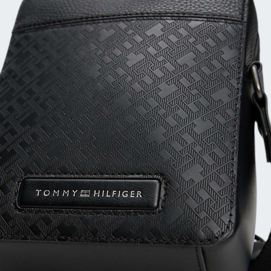 BOLSA TOMMY HILFIGER MONOGRAM BLACK