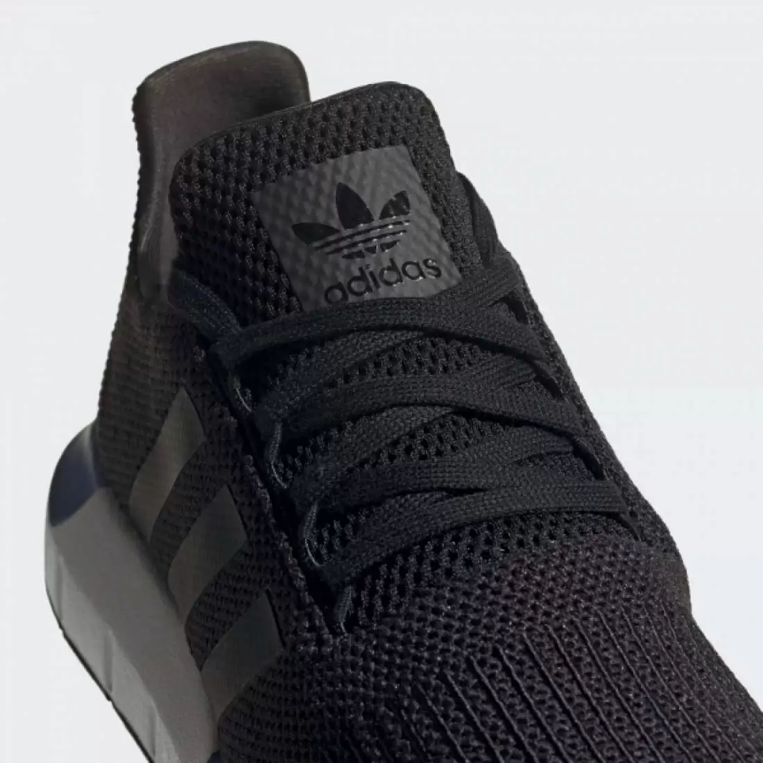 ADIDAS SWIFT RUN BLACK