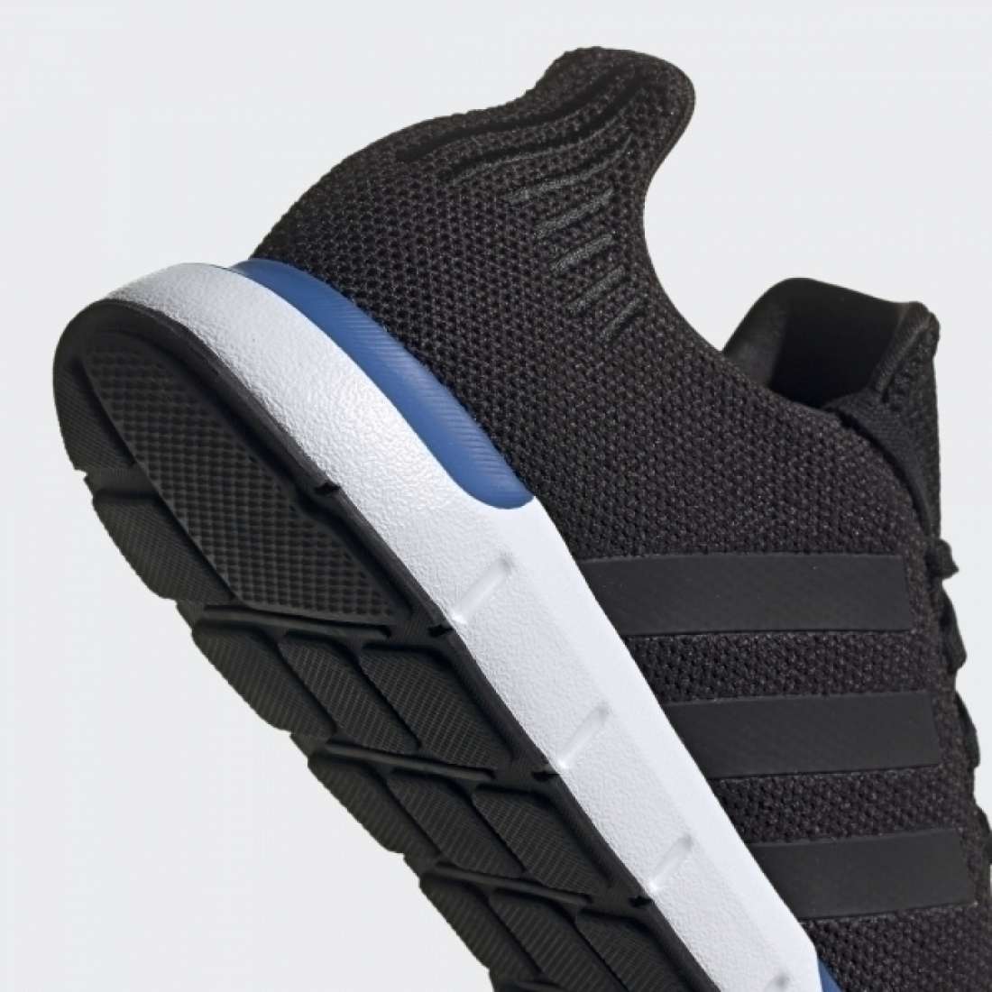 ADIDAS SWIFT RUN BLACK