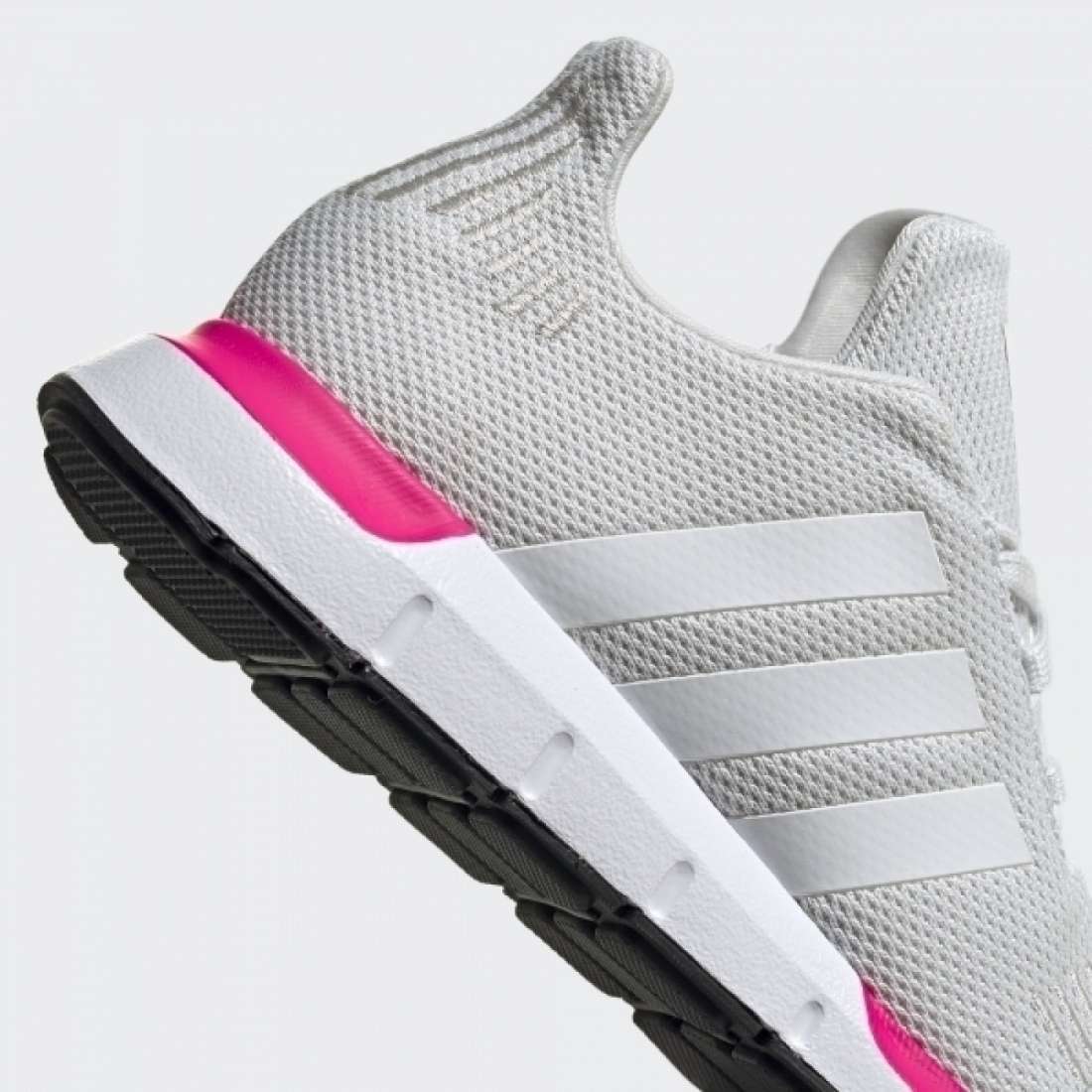 ADIDAS SWIFT RUN J CRYSTAL WHITE / CORE BLACK