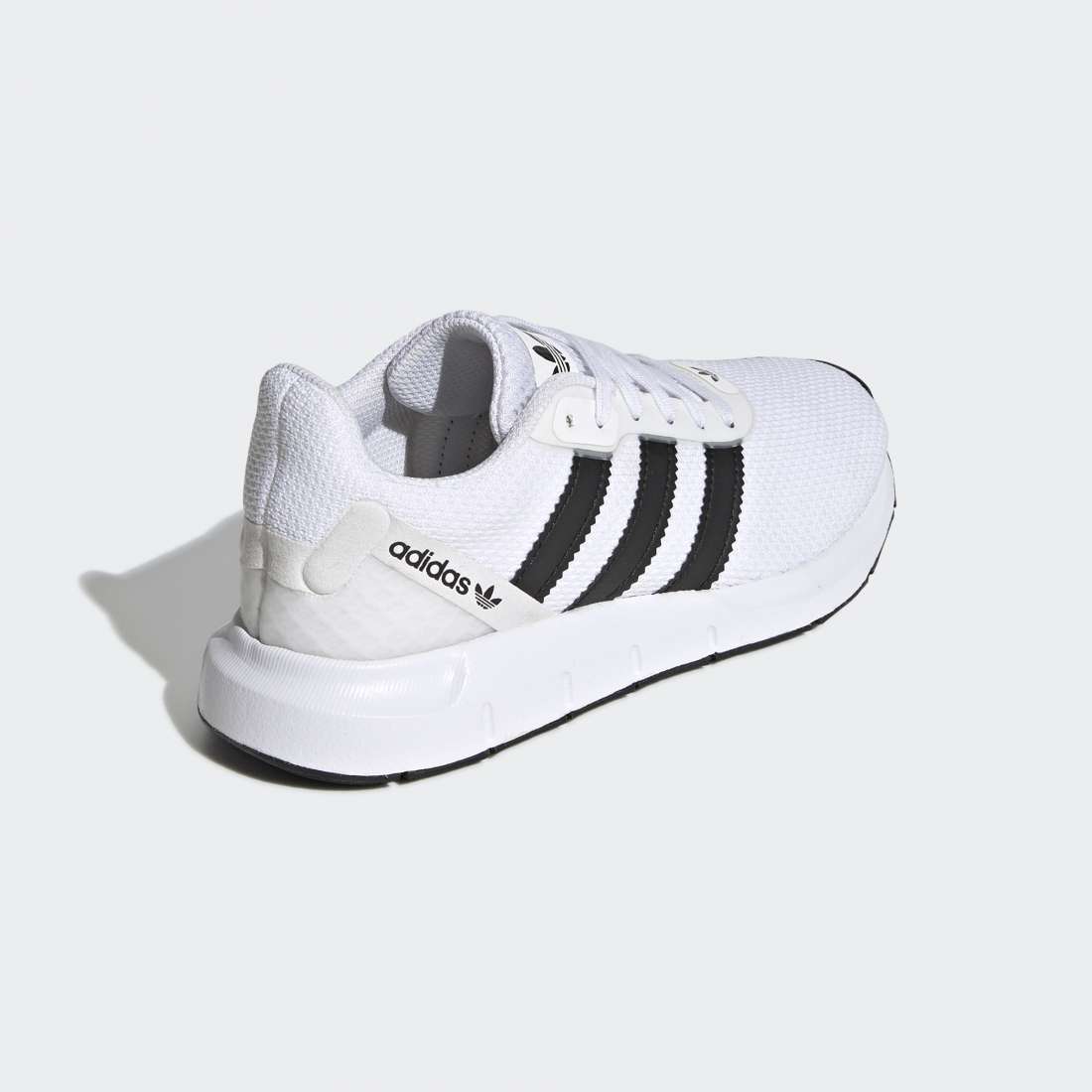 ADIDAS SWIFT RUN K CLOUD WHITE / CORE BLACK