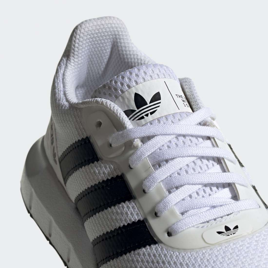 ADIDAS SWIFT RUN K CLOUD WHITE / CORE BLACK