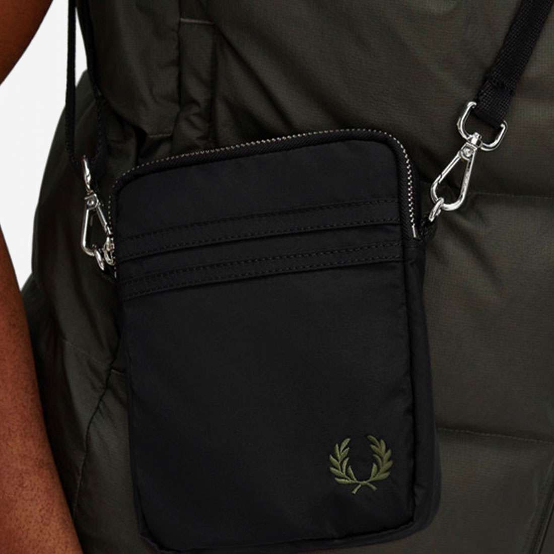 BOLSA FRED PERRY L8290-102